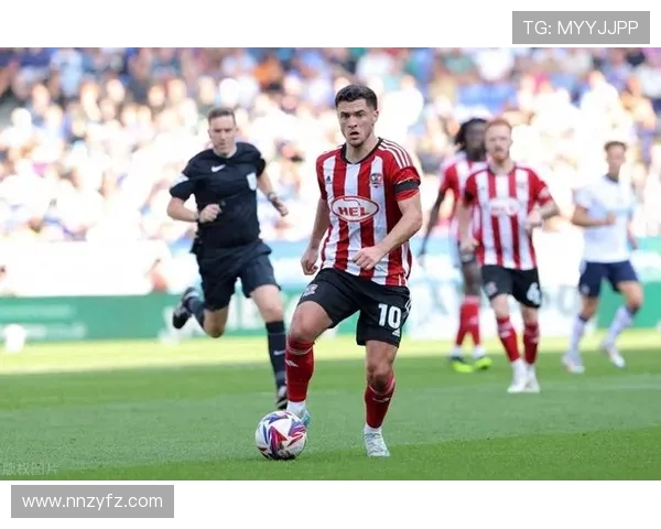 克鲁与什鲁斯的激烈对决揭示英甲联赛的竞争魅力与球队实力较量